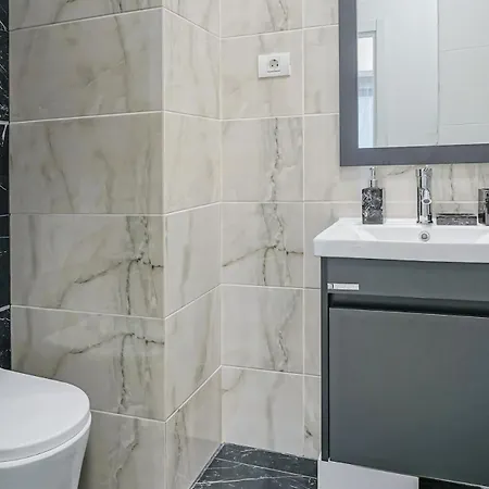 Charming Oasis Apartment Bucharest